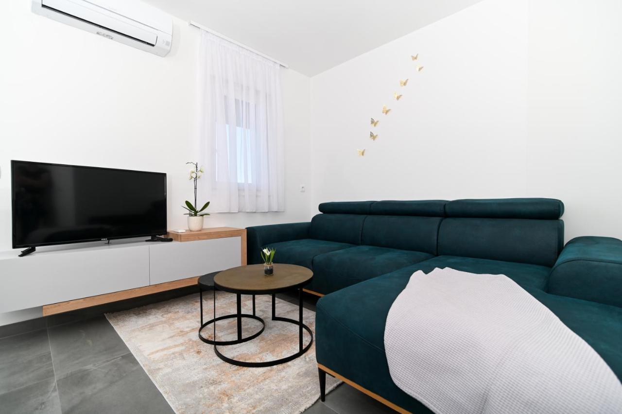 Apartment Laura, Free Parking, Balcony, 4 Ppl 特罗吉尔 外观 照片