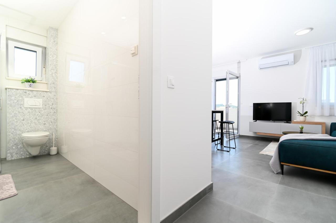 Apartment Laura, Free Parking, Balcony, 4 Ppl 特罗吉尔 外观 照片
