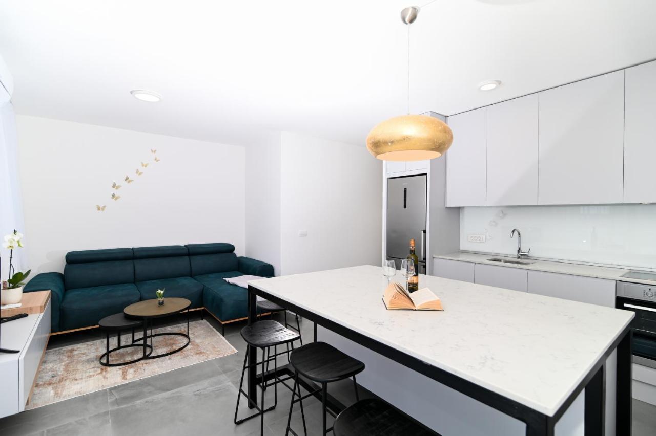 Apartment Laura, Free Parking, Balcony, 4 Ppl 特罗吉尔 外观 照片