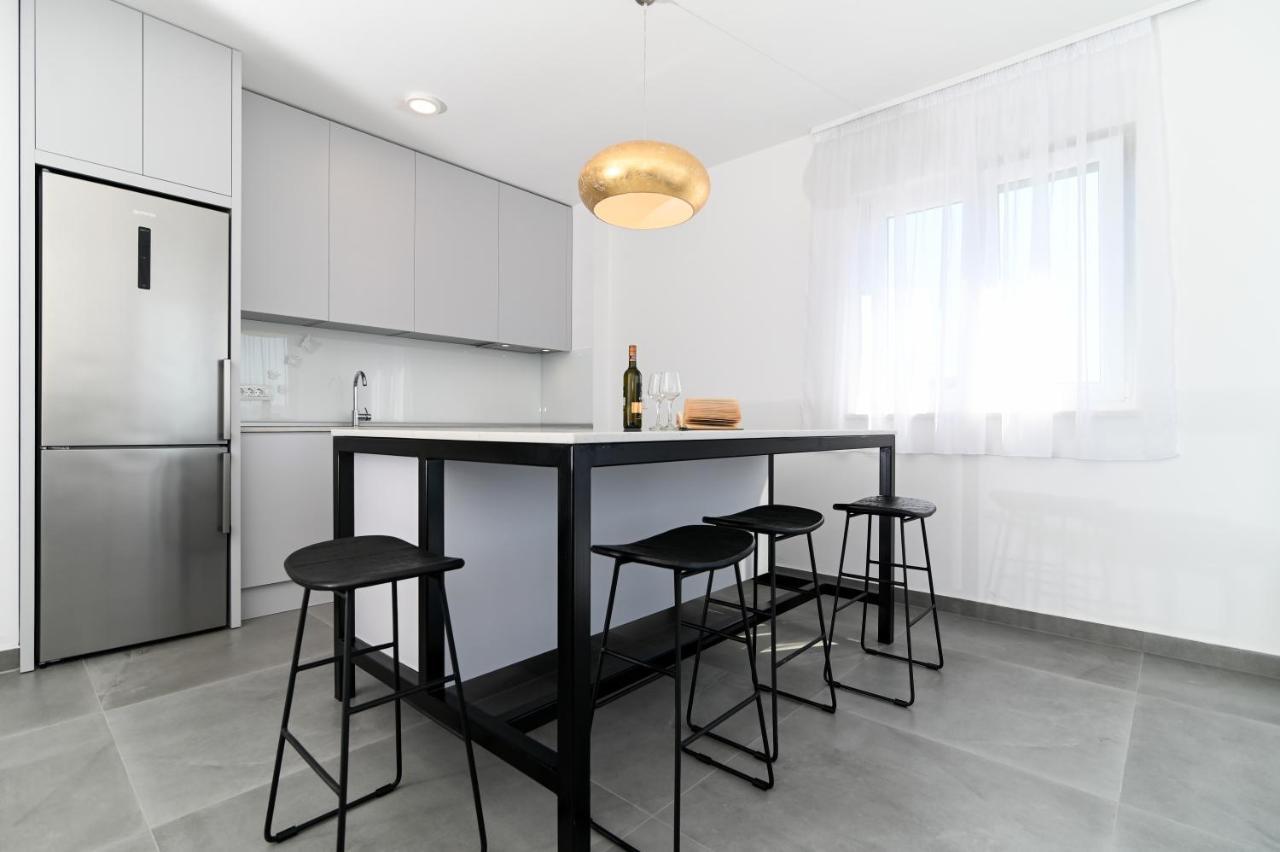 Apartment Laura, Free Parking, Balcony, 4 Ppl 特罗吉尔 外观 照片