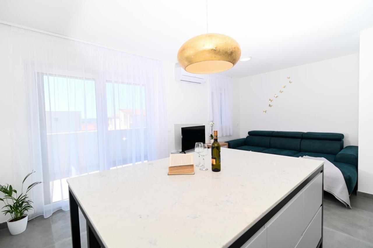 Apartment Laura, Free Parking, Balcony, 4 Ppl 特罗吉尔 外观 照片
